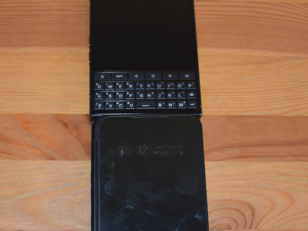 The Unihertz Titan 2 is only about 1mm wider than my LG V60 with the second screen case
